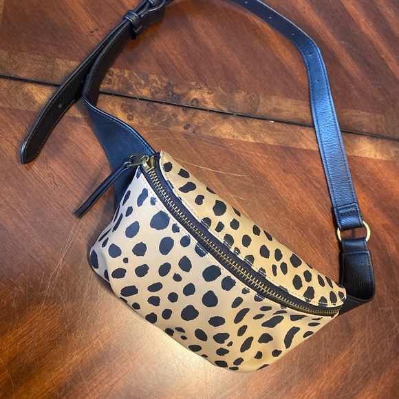 Universal Thread Handbags - Universal Thread Beige Dalmatian Print Crossbody Belt Bag with Black Strap
